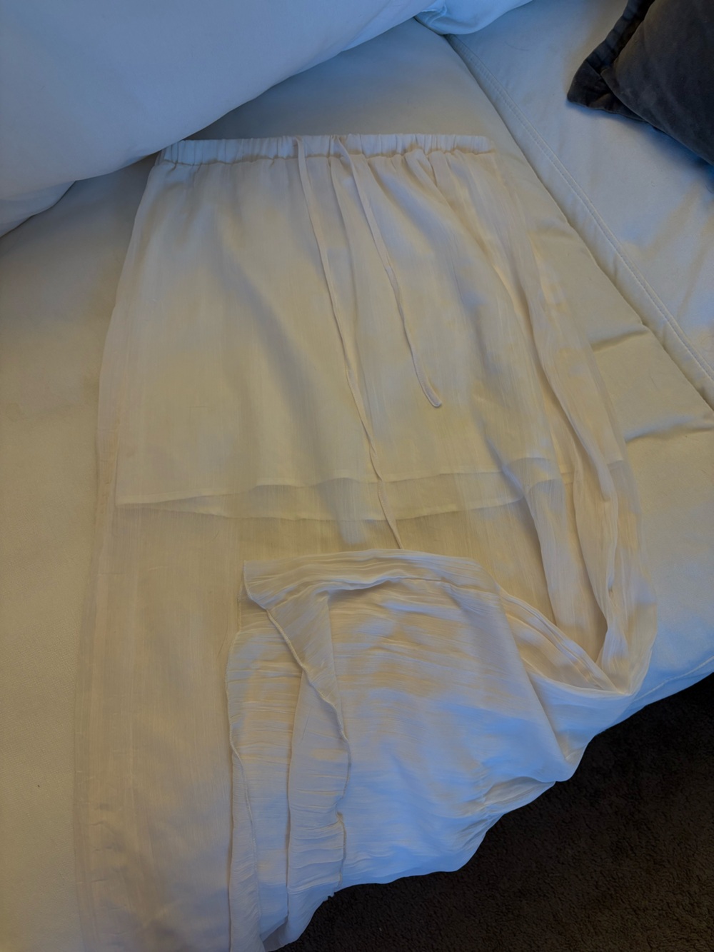 Le Lis Cream Elastic Waistband Skirt